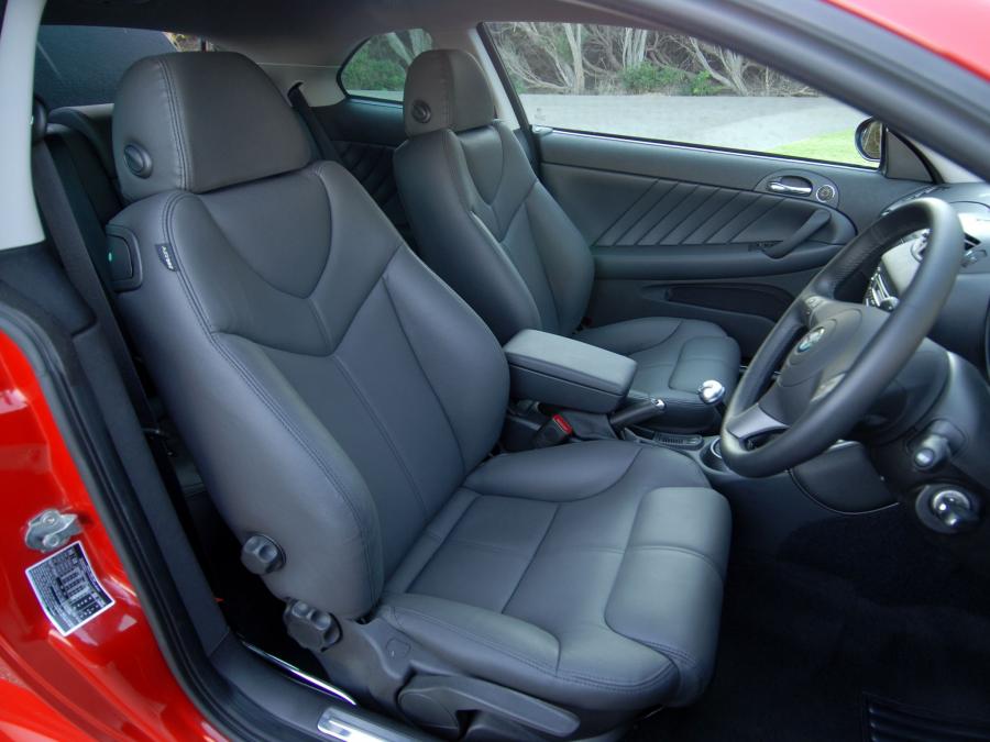 Интерьер Alfa Romeo GT (937C) 2007 года  (AU) (фото 2 из 14)
